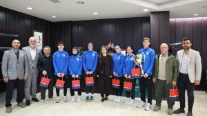 OMÜ’lü şampiyonlar başarılarını Rektör Aydın’la paylaştı