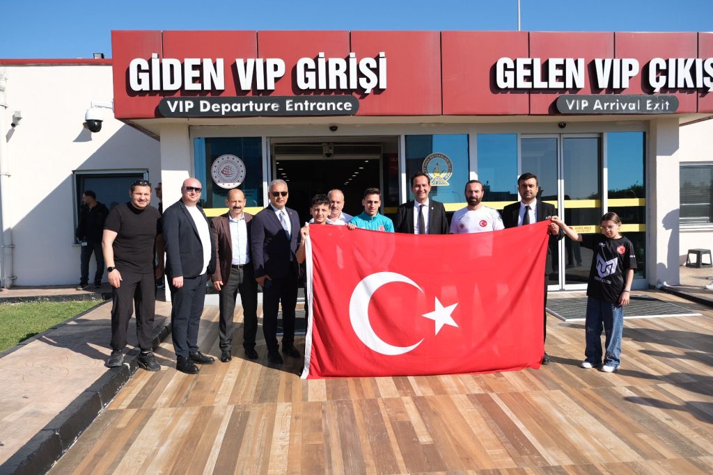 Muay Thai Dünya Şampiyonu Öğrencimize Samsun’da Coşkulu Karşılama