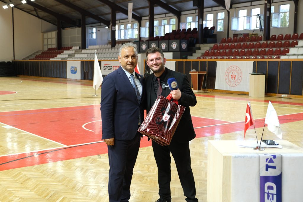 Üniversitemizden TÜSF Ekibine Anlamlı Hediye: Samsunspor Forması Takdim Edildi